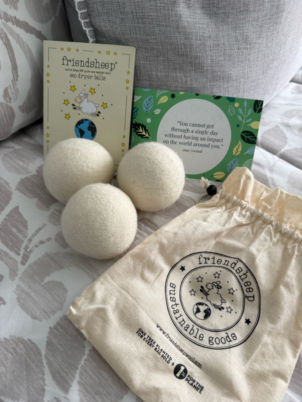 FRIENDS Cream Wool Dryer Balls with Branded Drawstring Bag